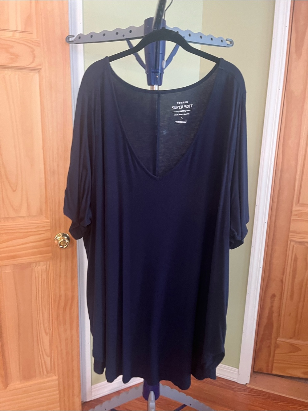 Torrid Navy Blue Super Soft V-Neck Tunic (size 5)